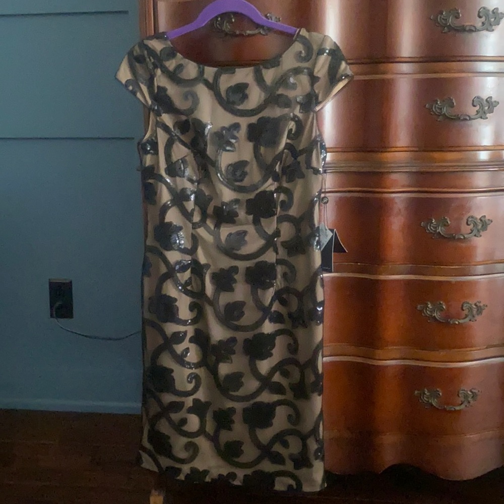 Adrianna Papell Nude Black Short Dress